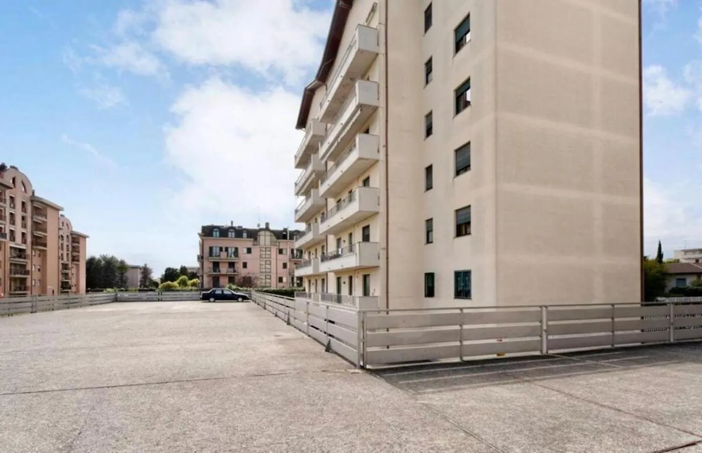 Bilocale Condominio Trifoglio Gallarate 0*,  Italia